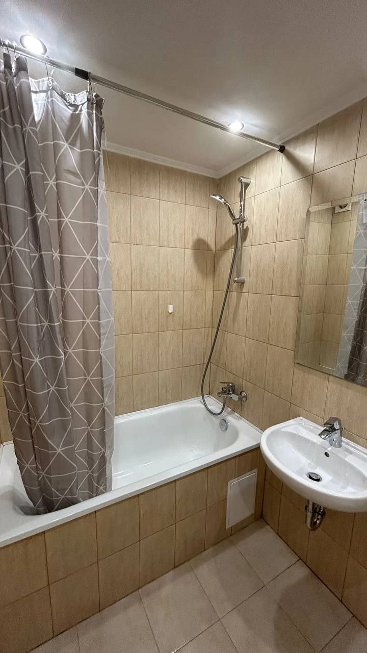 2-room apartment 45 sq.m. on Pecersky. Les Ukrainka Boulevard