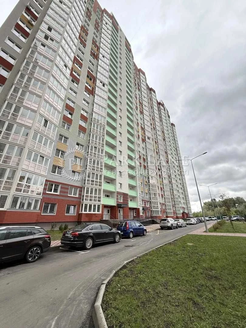 Гмирі Бориса, 22б, квартира 70 кв.п., 4-й этаж с документами