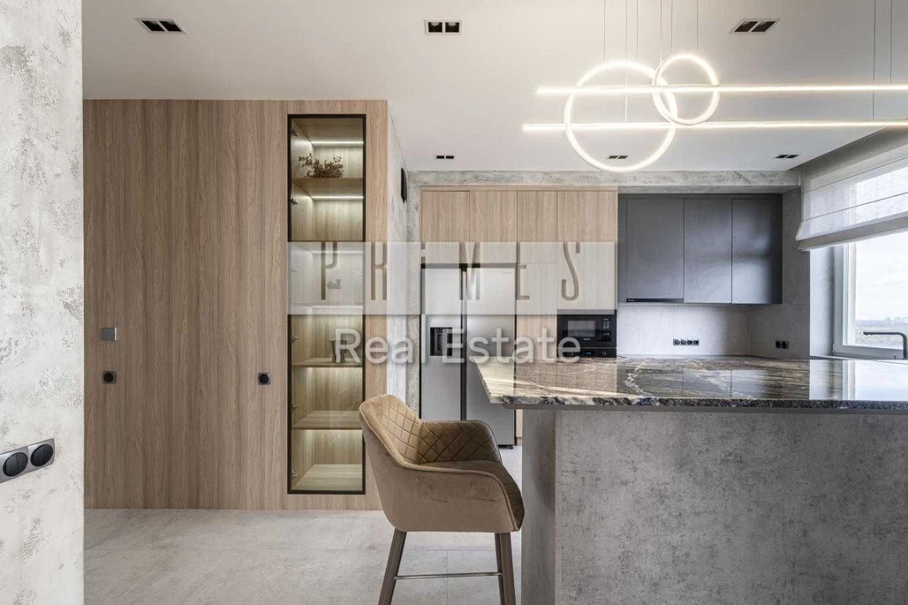 3-room apartment with a view of Dnipro and Verbne Lake for sale