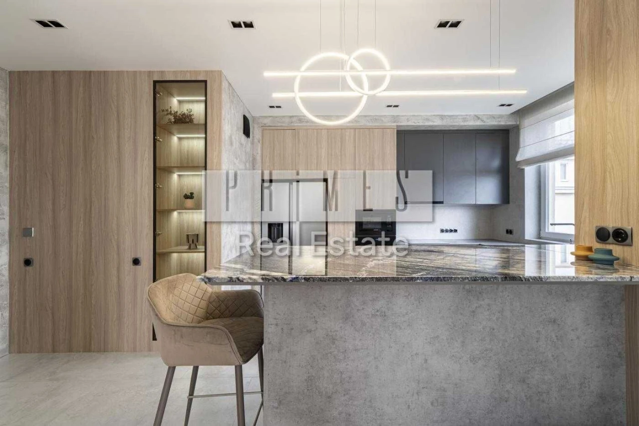 3-room apartment with a view of Dnipro and Verbne Lake for sale