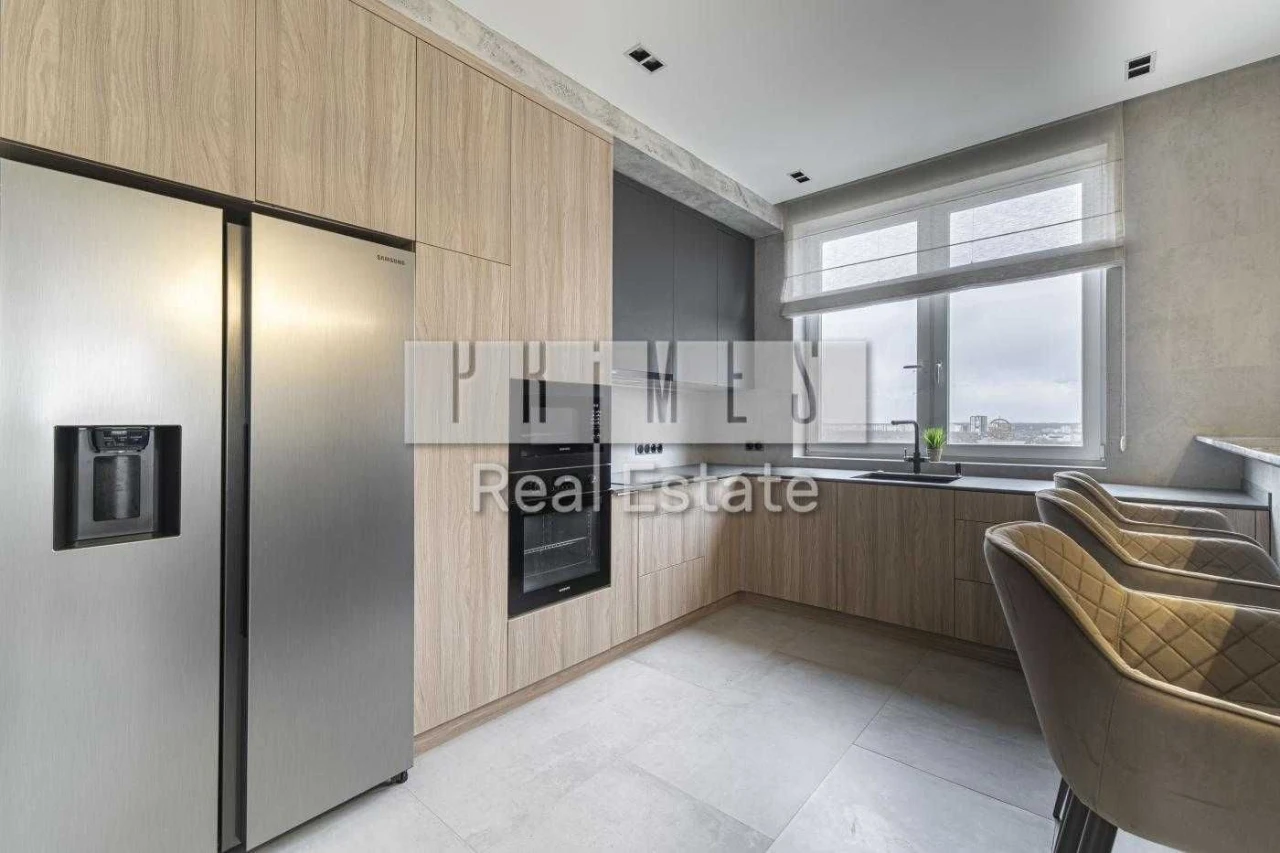 3-room apartment with a view of Dnipro and Verbne Lake for sale