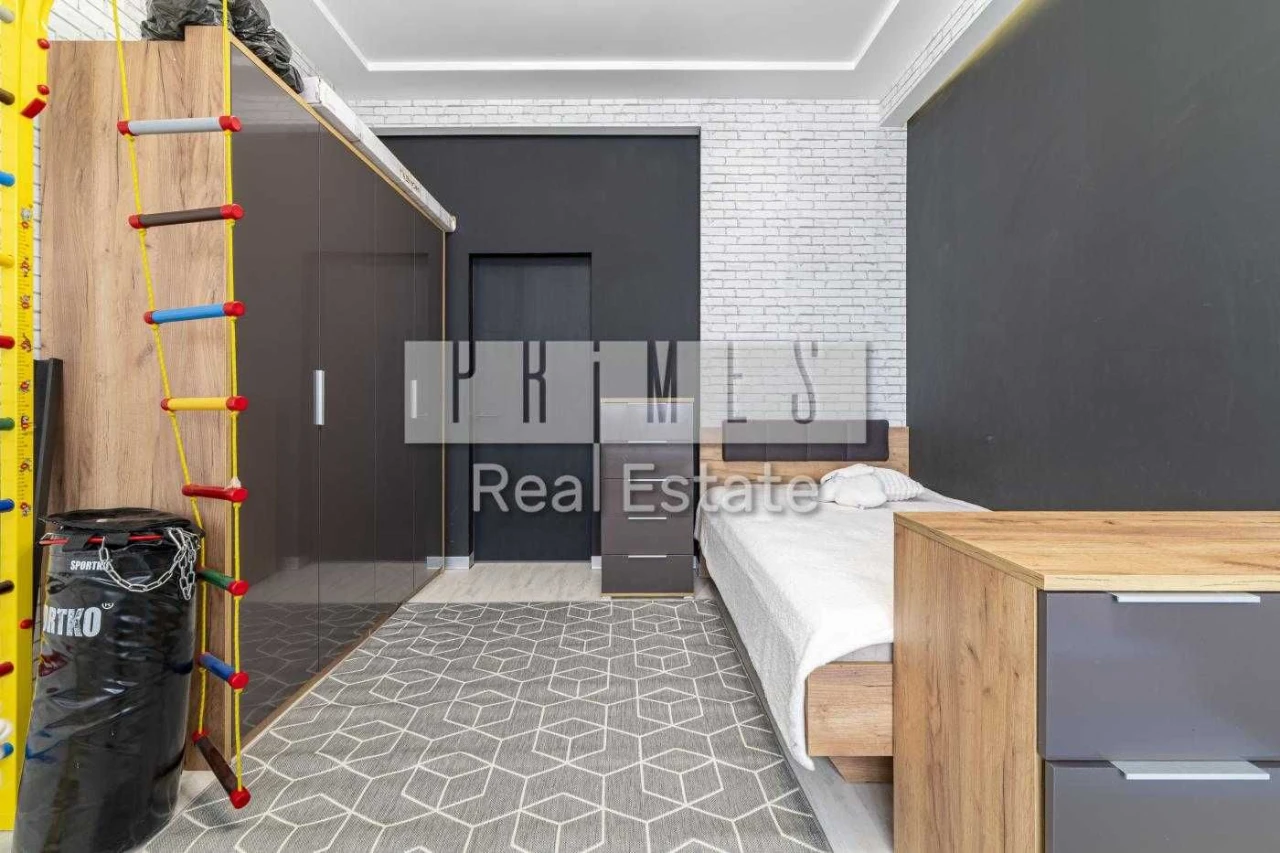 3-room apartment with a view of Dnipro and Verbne Lake for sale