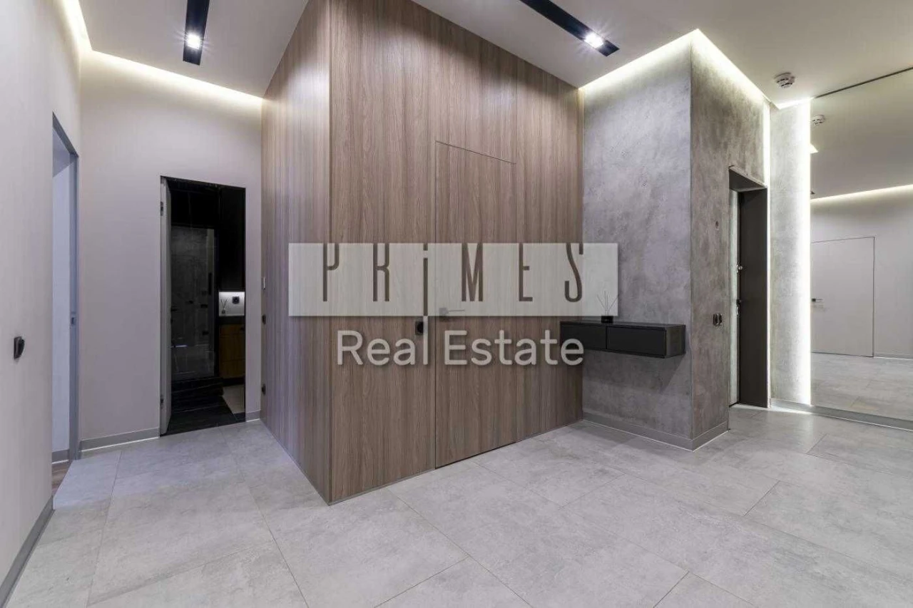3-room apartment with a view of Dnipro and Verbne Lake for sale