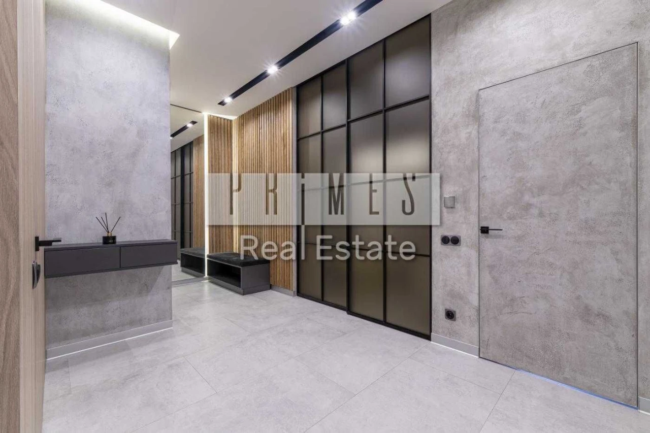 3-room apartment with a view of Dnipro and Verbne Lake for sale