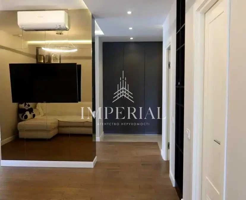 Sale of a 3-bedroom apartment in the ObolonSky residential complex