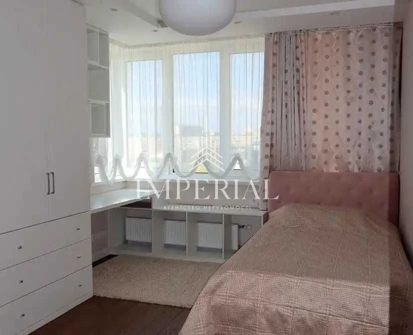 Sale of a 3-bedroom apartment in the ObolonSky residential complex