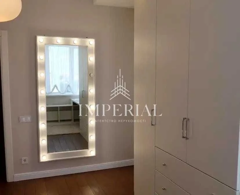 Sale of a 3-bedroom apartment in the ObolonSky residential complex
