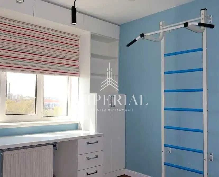 Sale of a 3-bedroom apartment in the ObolonSky residential complex