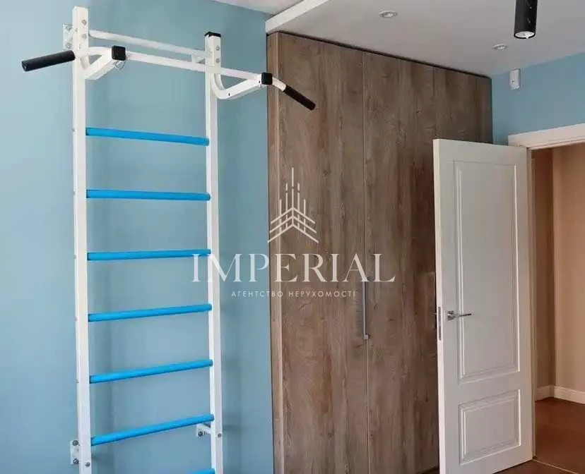 Sale of a 3-bedroom apartment in the ObolonSky residential complex
