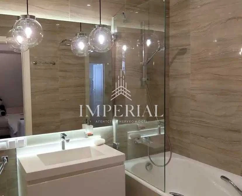 Sale of a 3-bedroom apartment in the ObolonSky residential complex