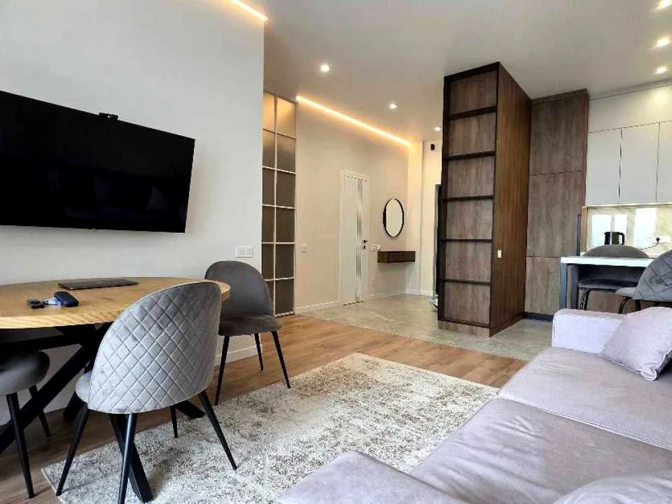 Apartment. Kyiv, Berezhyi Prospect.