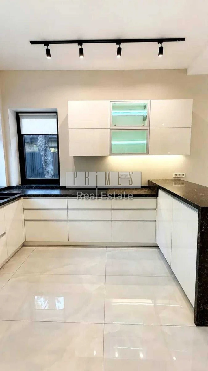 Продаж сучасного будинку 243 м² з ремонтом, Бикивня