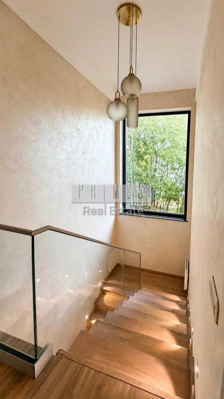 Продаж сучасного будинку 243 м² з ремонтом, Бикивня