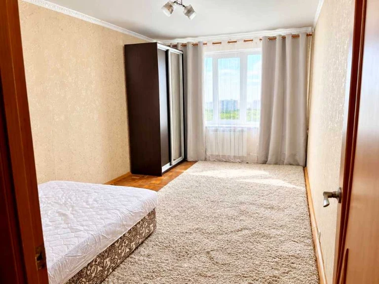 Apartment. Simirents Street, Kyiv