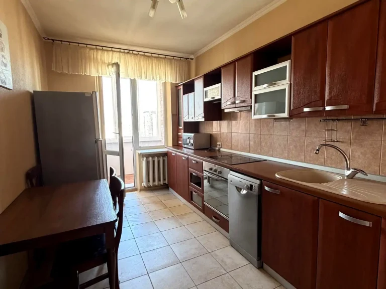 Оренда квартири 3-кімн. 110 м² 16/21 пов.