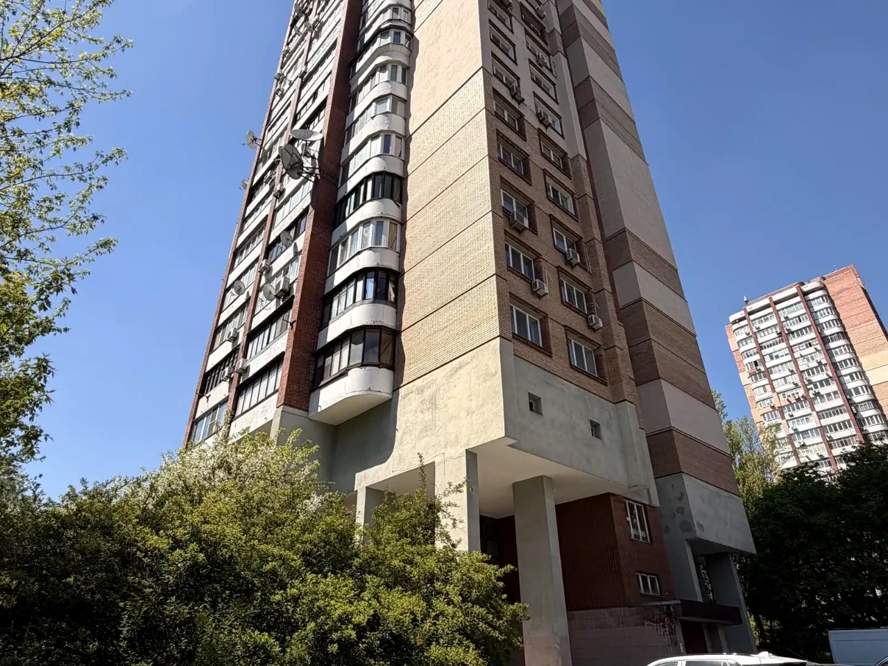 Rent 3-room apartment 110 sq.m. 16/21 floor