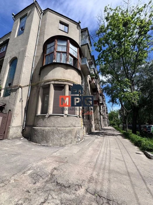 Apartment in the center of Stalinka Chaykovskaya Yaroslav the Wise