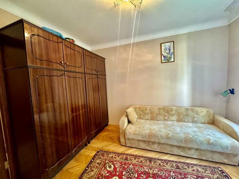 Apartment. Берестейський прос.