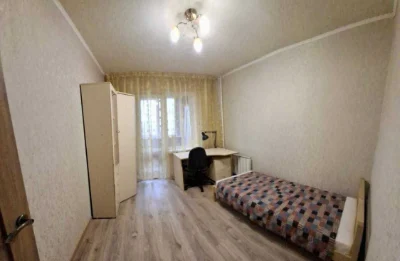 Продается трехкомнатная квартира на Сиховском