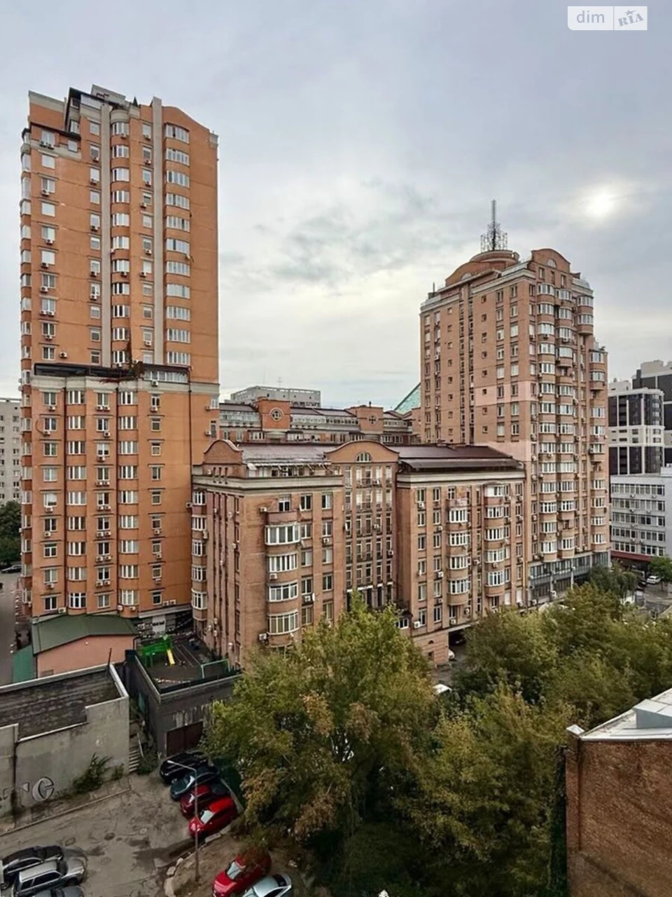 Apartment for Sale: Solotyska Slobidka