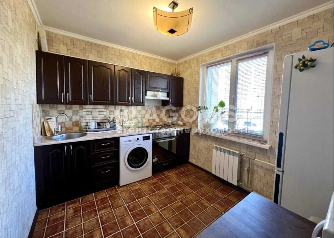 Sale of a 2-bedroom apartment on Petro Grigorenko Avenue 27