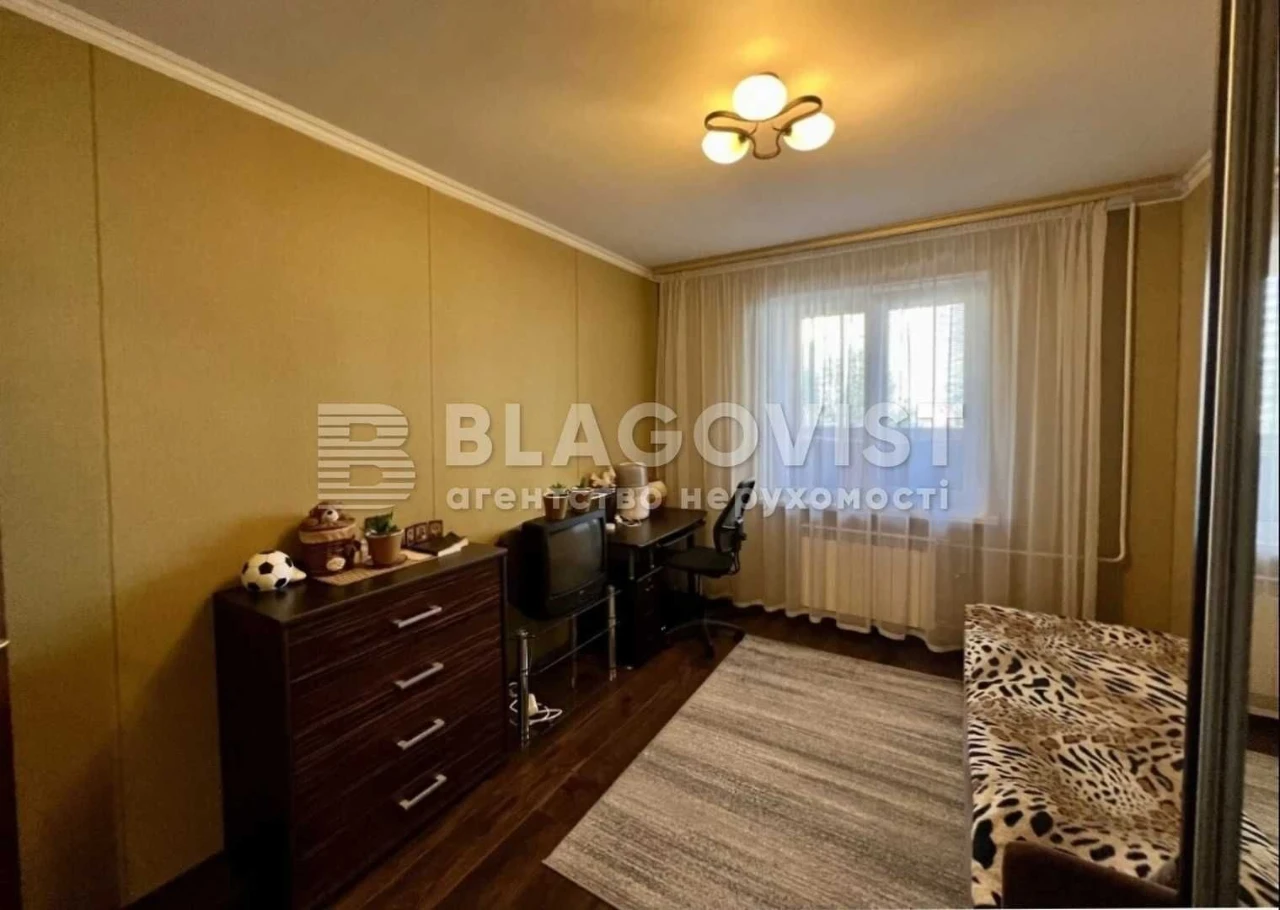 Sale of a 2-bedroom apartment on Petro Grigorenko Avenue 27