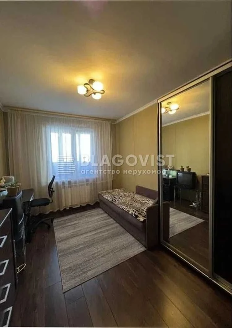 Sale of a 2-bedroom apartment on Petro Grigorenko Avenue 27