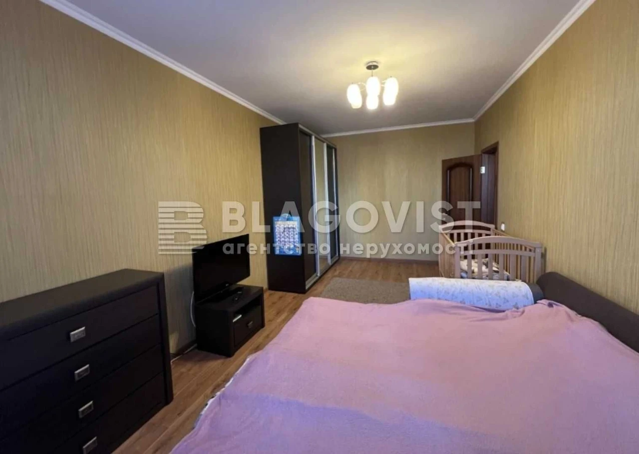 Sale of a 2-bedroom apartment on Petro Grigorenko Avenue 27