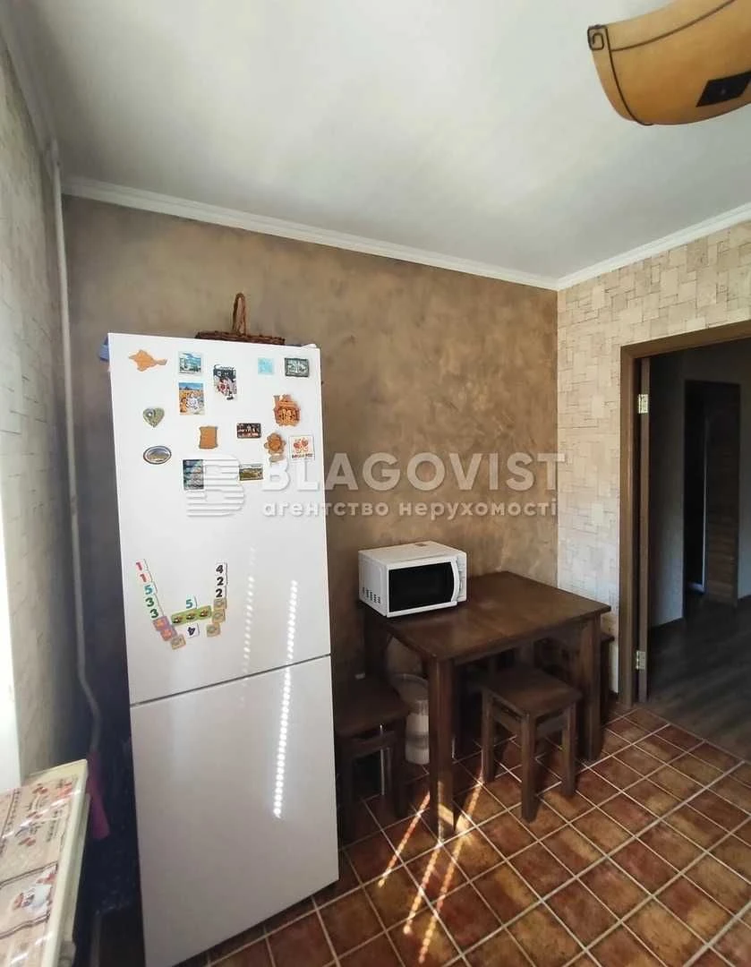 Sale of a 2-bedroom apartment on Petro Grigorenko Avenue 27