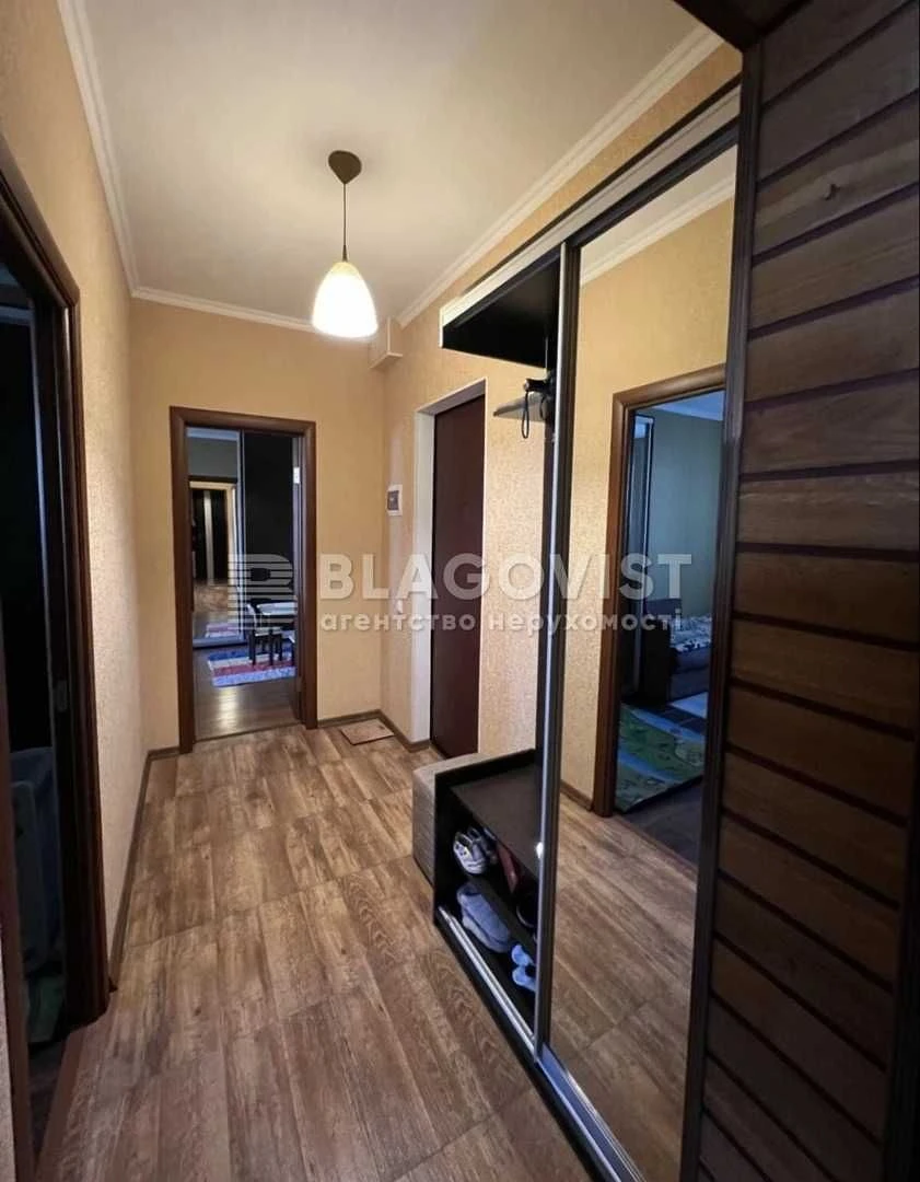 Sale of a 2-bedroom apartment on Petro Grigorenko Avenue 27