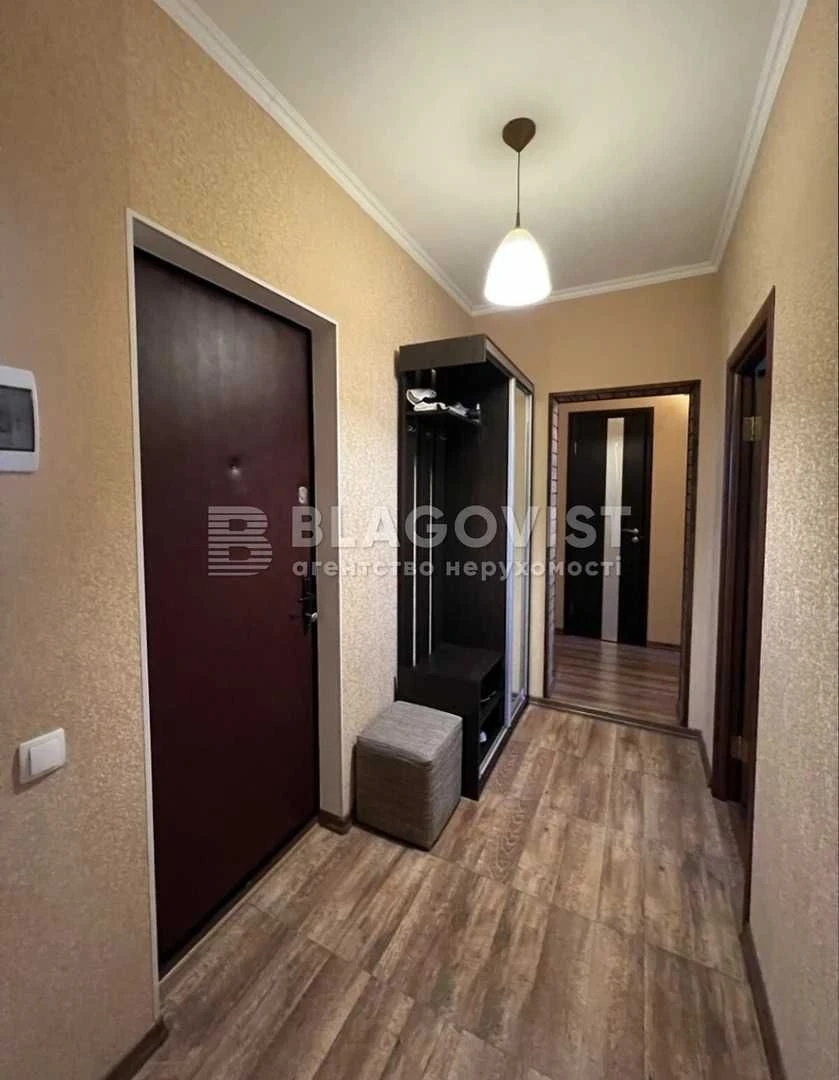 Sale of a 2-bedroom apartment on Petro Grigorenko Avenue 27