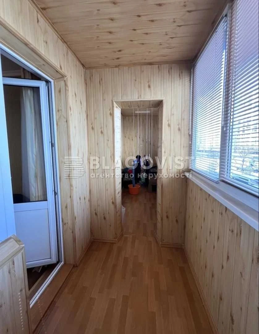 Sale of a 2-bedroom apartment on Petro Grigorenko Avenue 27