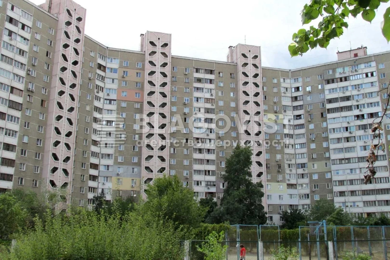 Sale of a 2-bedroom apartment on Petro Grigorenko Avenue 27