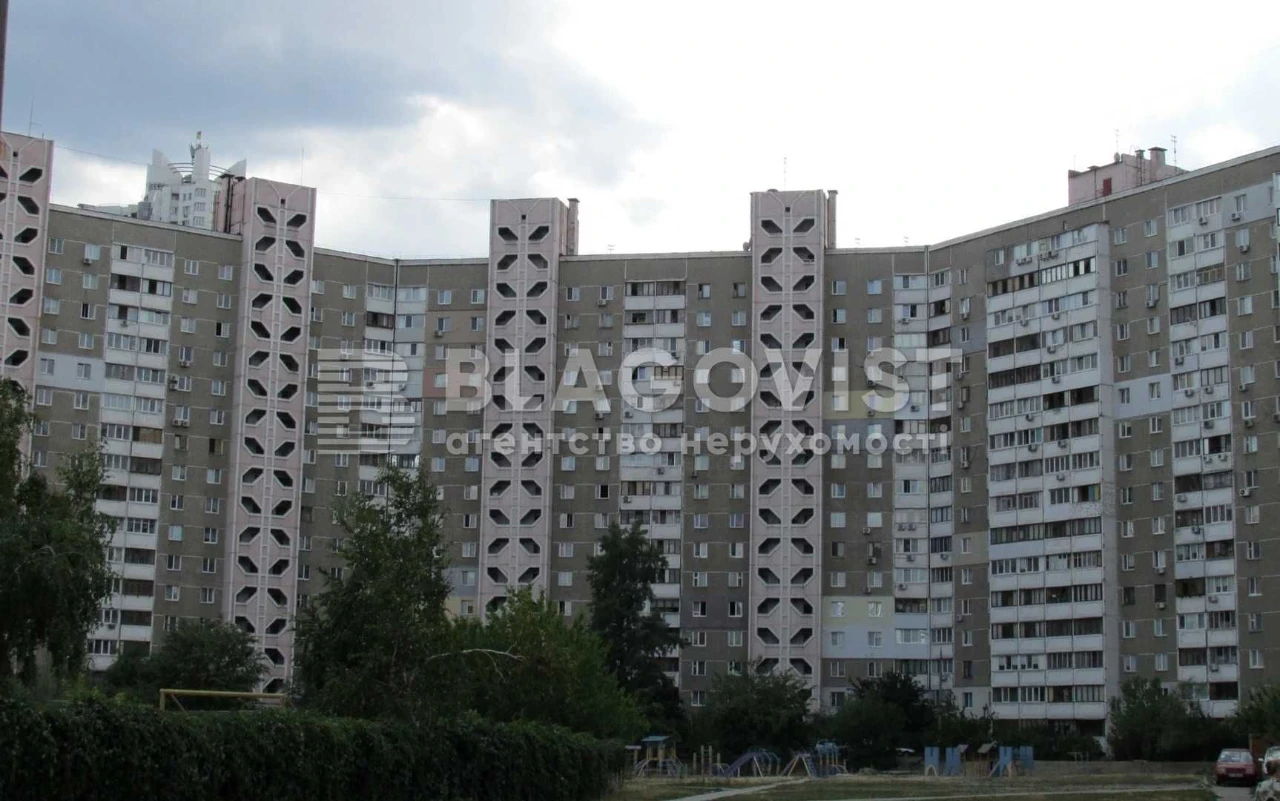 Sale of a 2-bedroom apartment on Petro Grigorenko Avenue 27