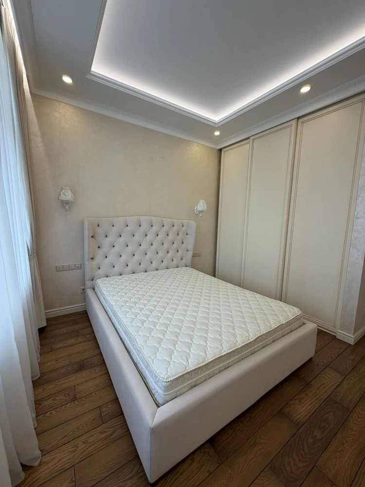 Продаж, 3 кімнати,Новопечерські Липки,Верхогляда 15