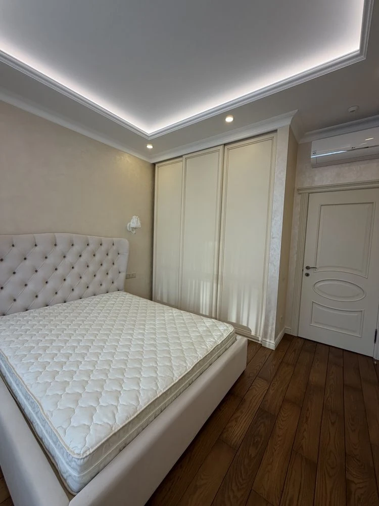 Продаж, 3 кімнати,Новопечерські Липки,Верхогляда 15