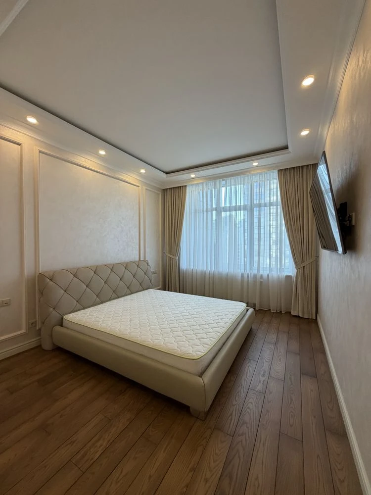 Продаж, 3 кімнати,Новопечерські Липки,Верхогляда 15