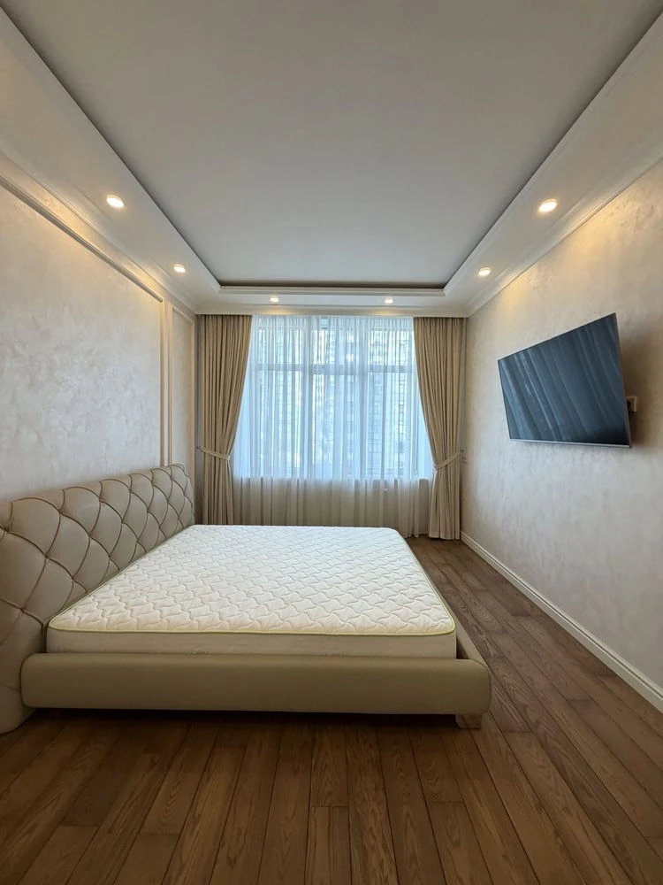 Продаж, 3 кімнати,Новопечерські Липки,Верхогляда 15
