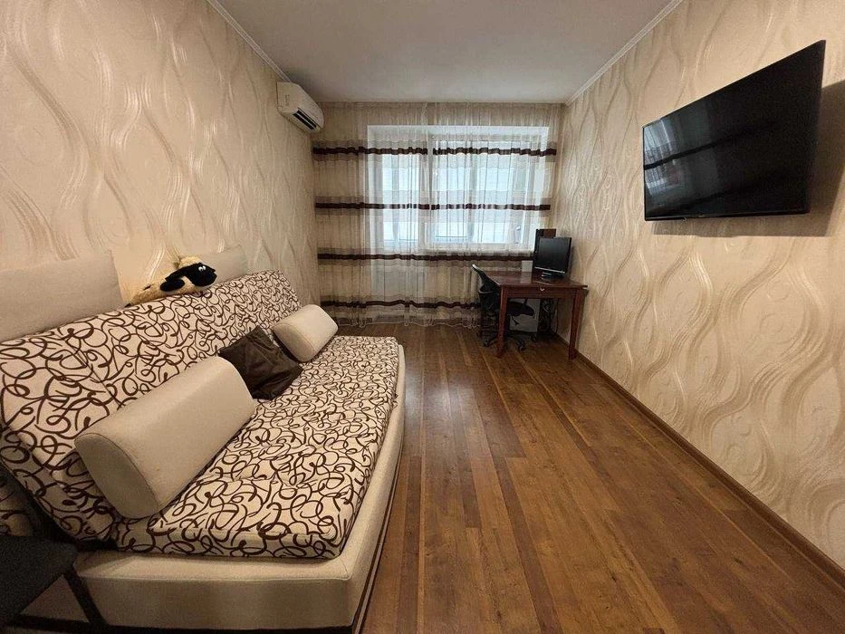 I will sell a 2-room apartment per Fir;  Rabochaya, Titova. Zel