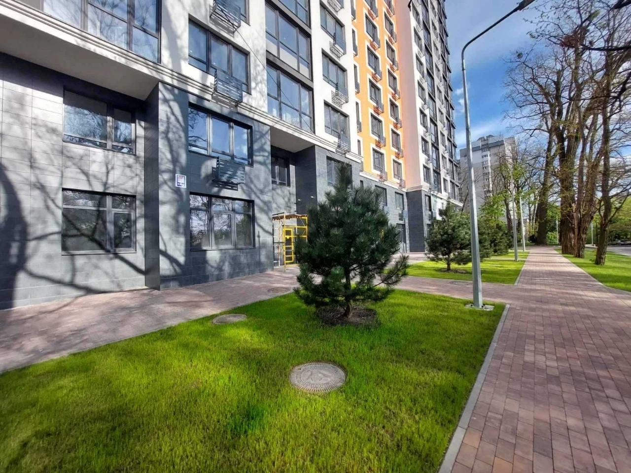 Продажа 1-й этаж, 77 м2. Житомирская ул., 5 мин. до ЖК EcoDream. Без комиссии
