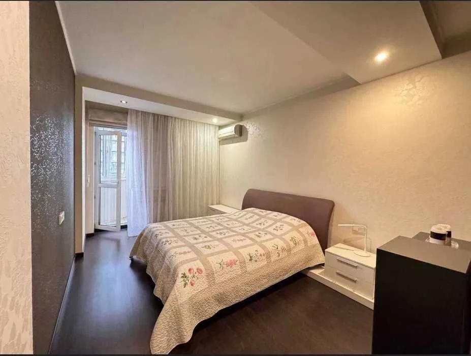 Затишна 3-кімнатна квартира (120 м²) в центрі