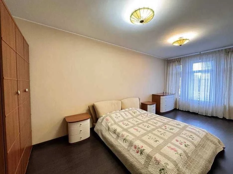 Затишна 3-кімнатна квартира (120 м²) в центрі