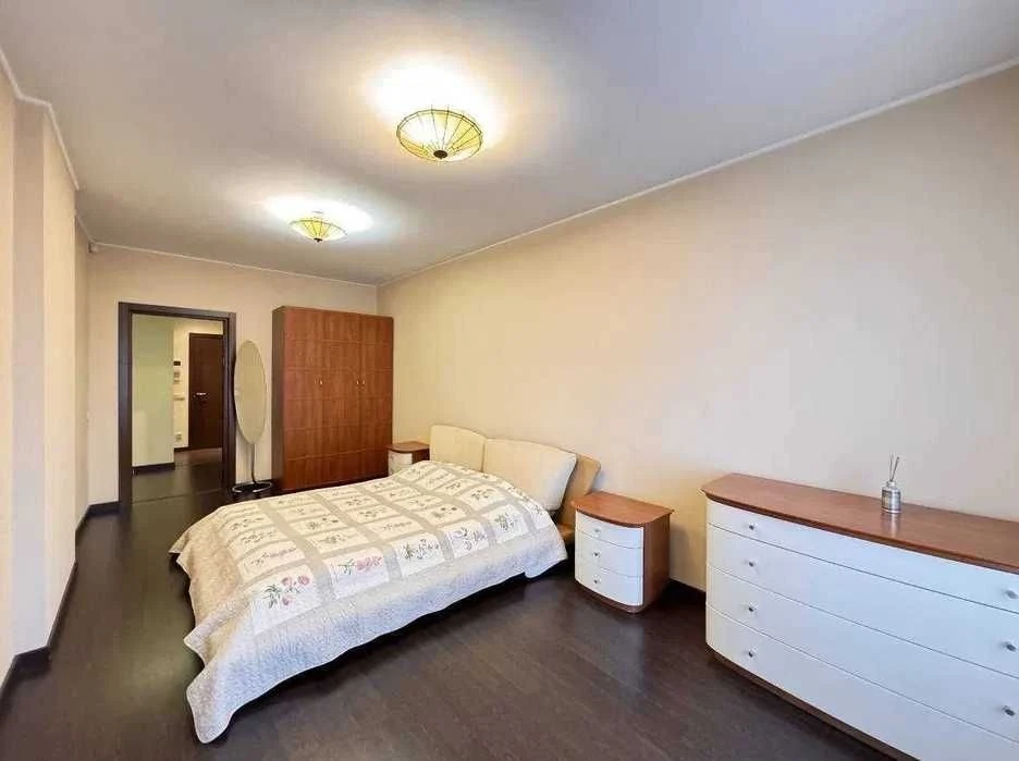 Затишна 3-кімнатна квартира (120 м²) в центрі