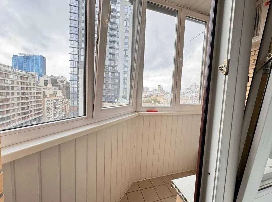 Затишна 3-кімнатна квартира (120 м²) в центрі