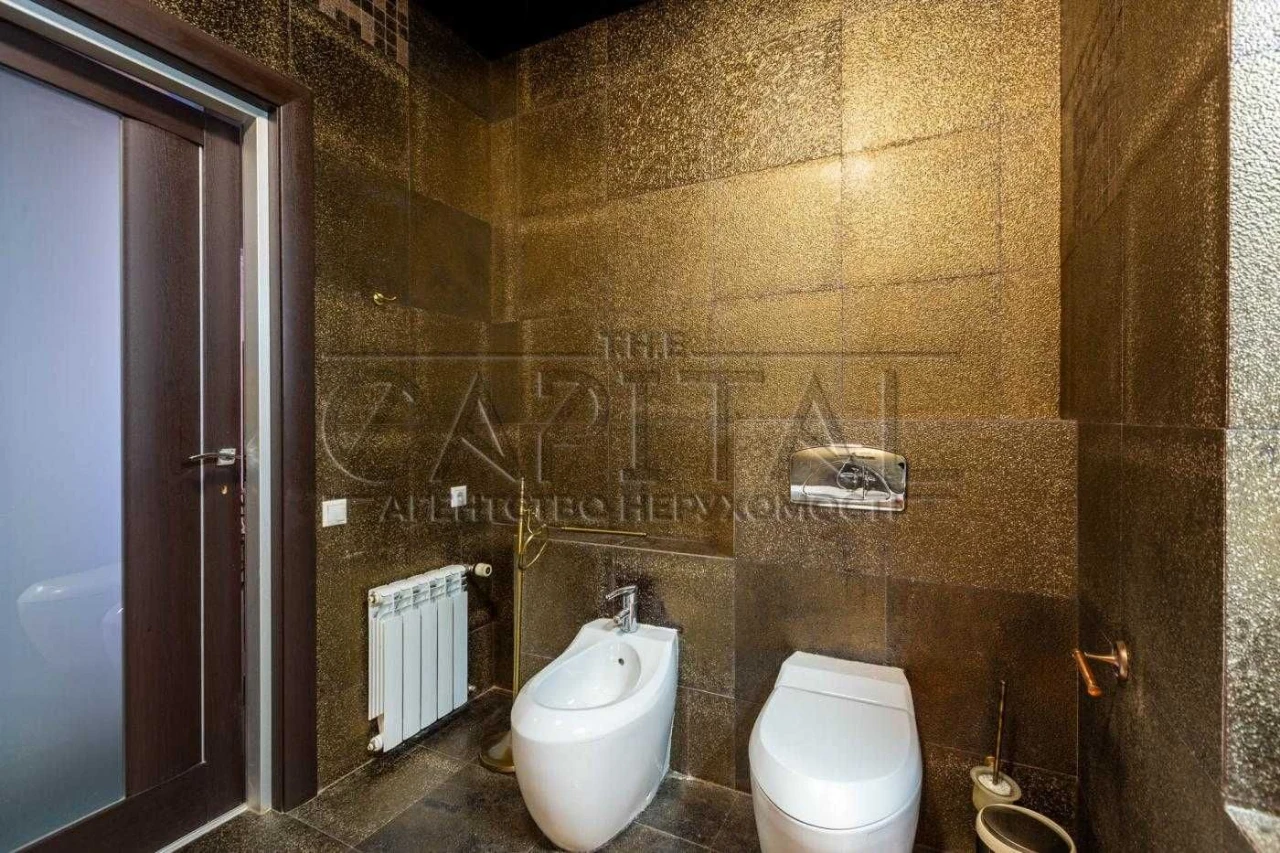 Продається 3-кімнатна квартира 97 м² в ЖК "Пори року" возле метро "Центр"