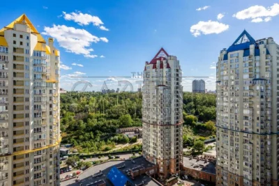 Продається 3-кімнатна квартира 97 м² в ЖК "Пори року" возле метро "Центр"