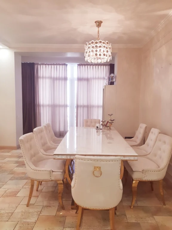 Luxurious three-bedroom apartment in Arcadia