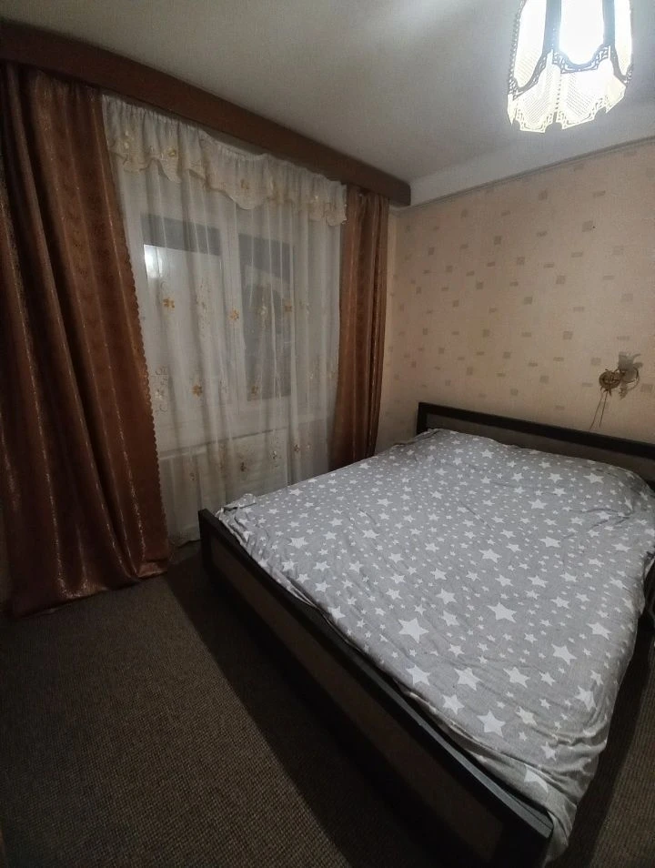 Продається трикімнатна квартира в центрі Хортицького