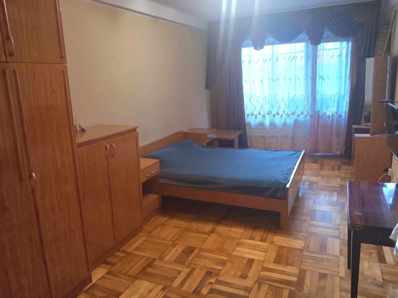 Продається трикімнатна квартира в центрі Хортицького