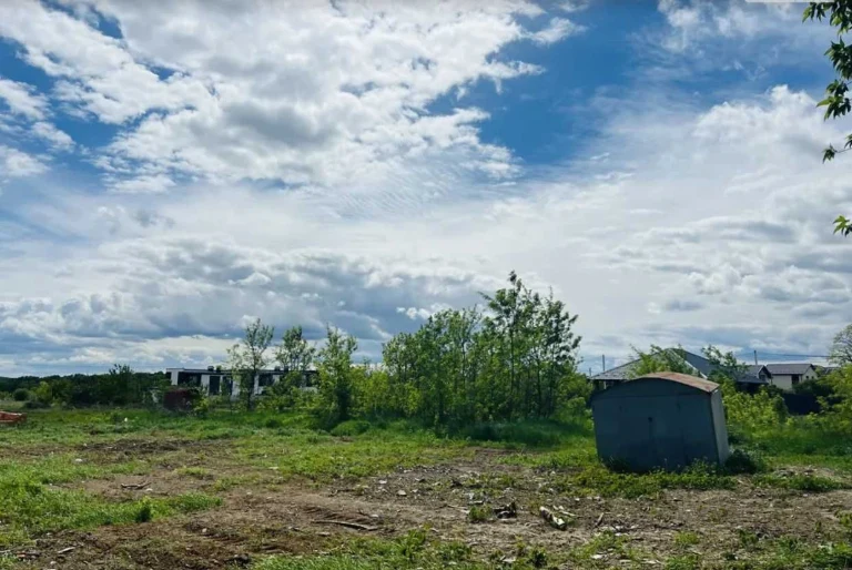 Продажа участка в городе, газ, электричество, 8 соток